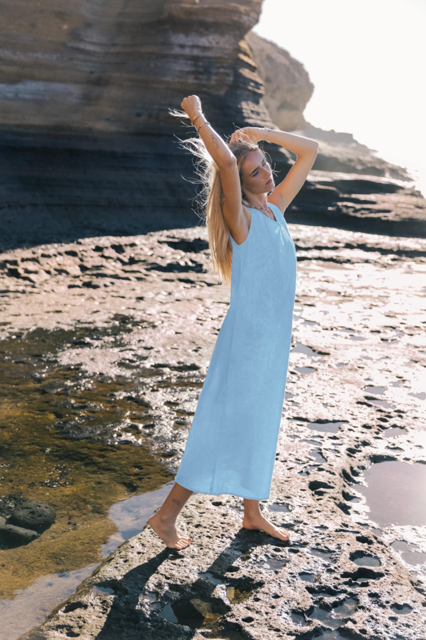 SUNSET — Sleeveless V-Neck Linen Midi Dress