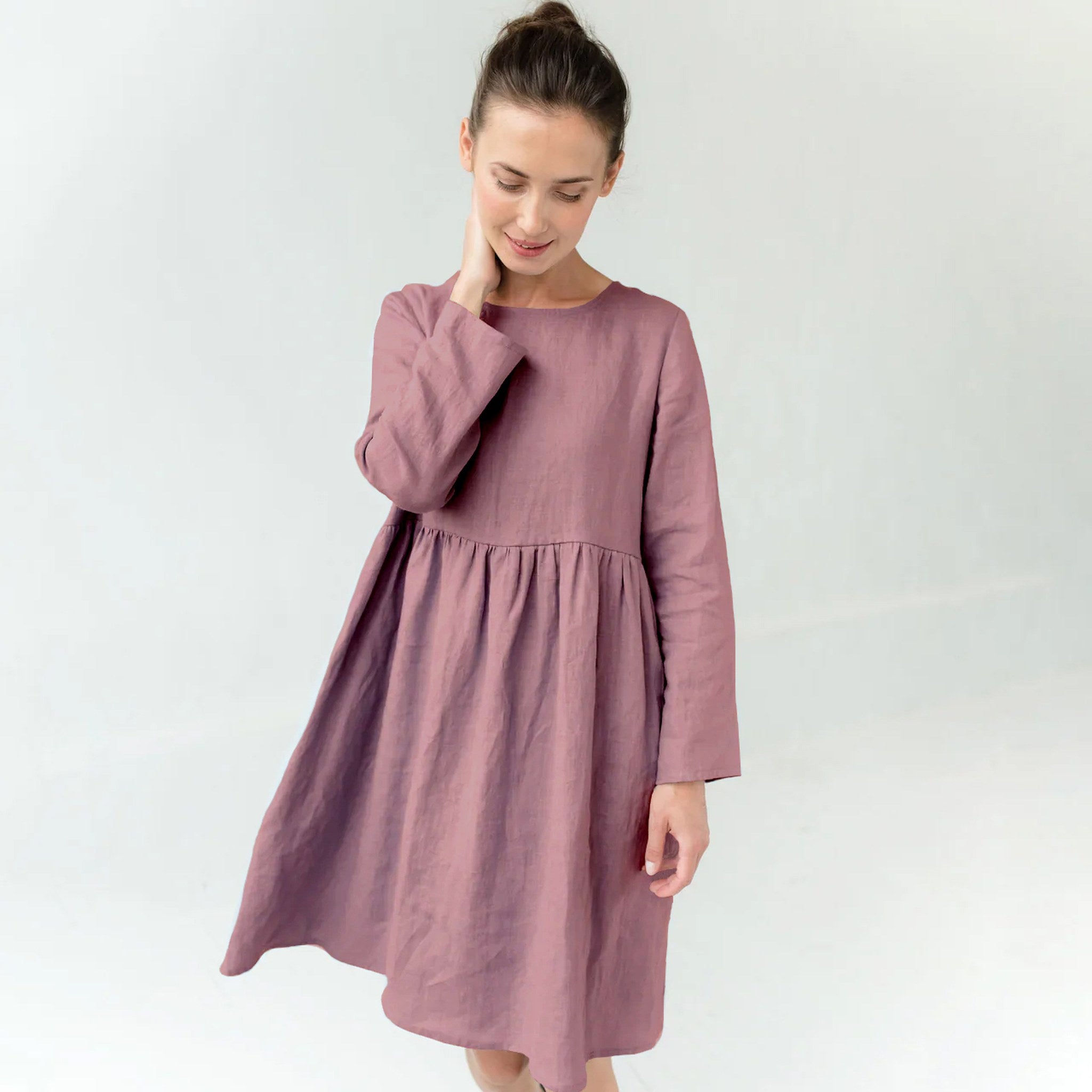 Woman wearing a mauve dress on a white background