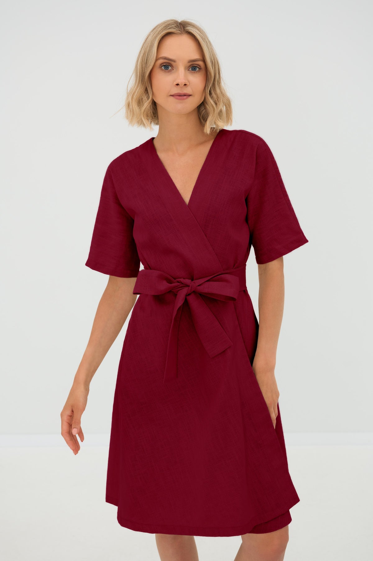LeMuse CHLOE linen dress in cerise – studio 3/4 view #Color_Cerise