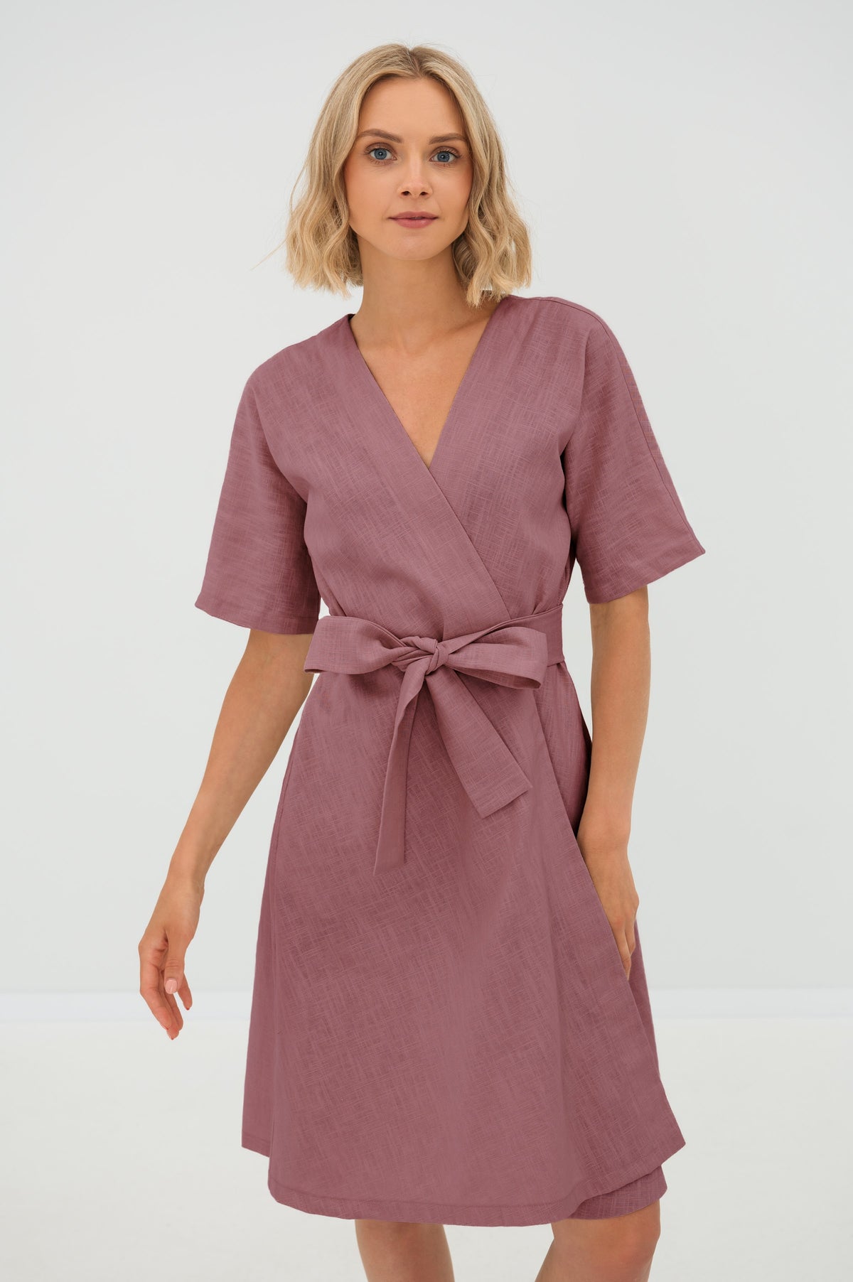 LeMuse CHLOE linen dress in dusty rose – studio 3/4 view #Color_Dusty rose