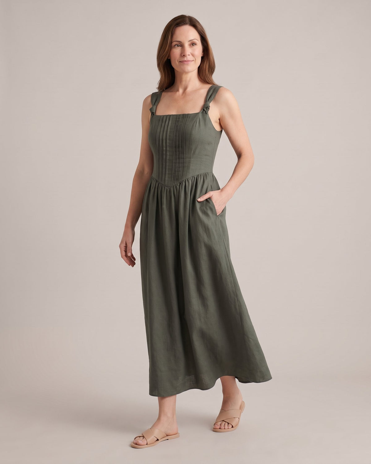 SERENADE – alyvuogių žalia lininė suknelė, šonas #Color_Olive green
