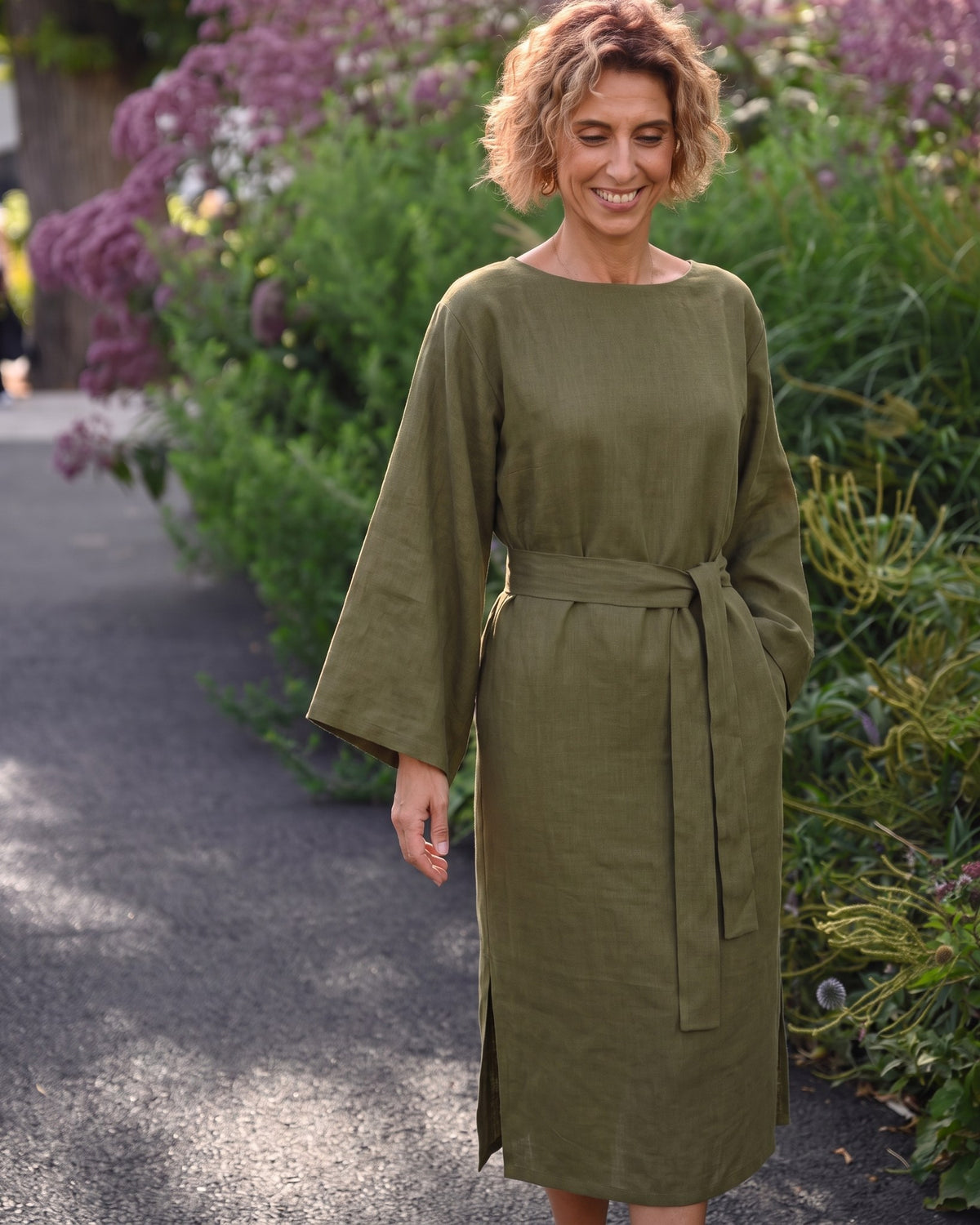 WHISPER – Olive green suknelė, lifestyle sode #Color_Olive green