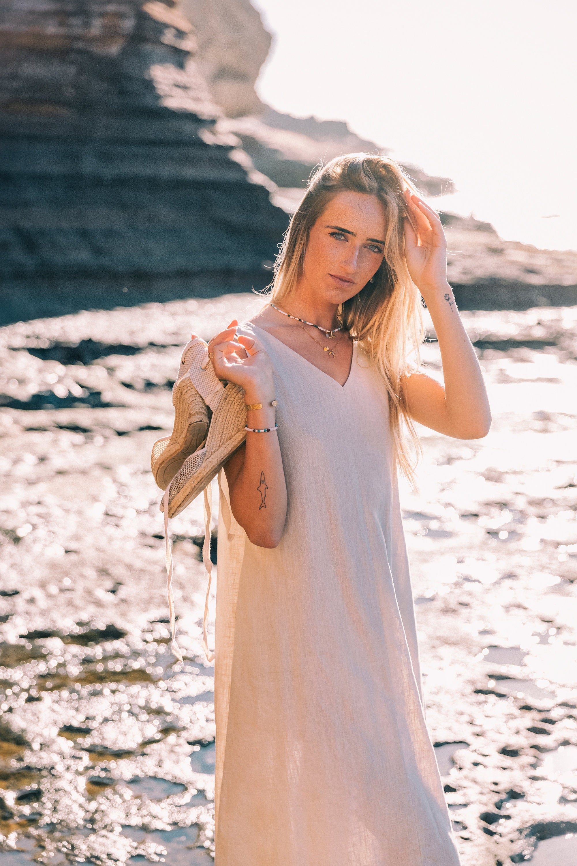 SUNSET — Sleeveless V-Neck Linen Midi Dress