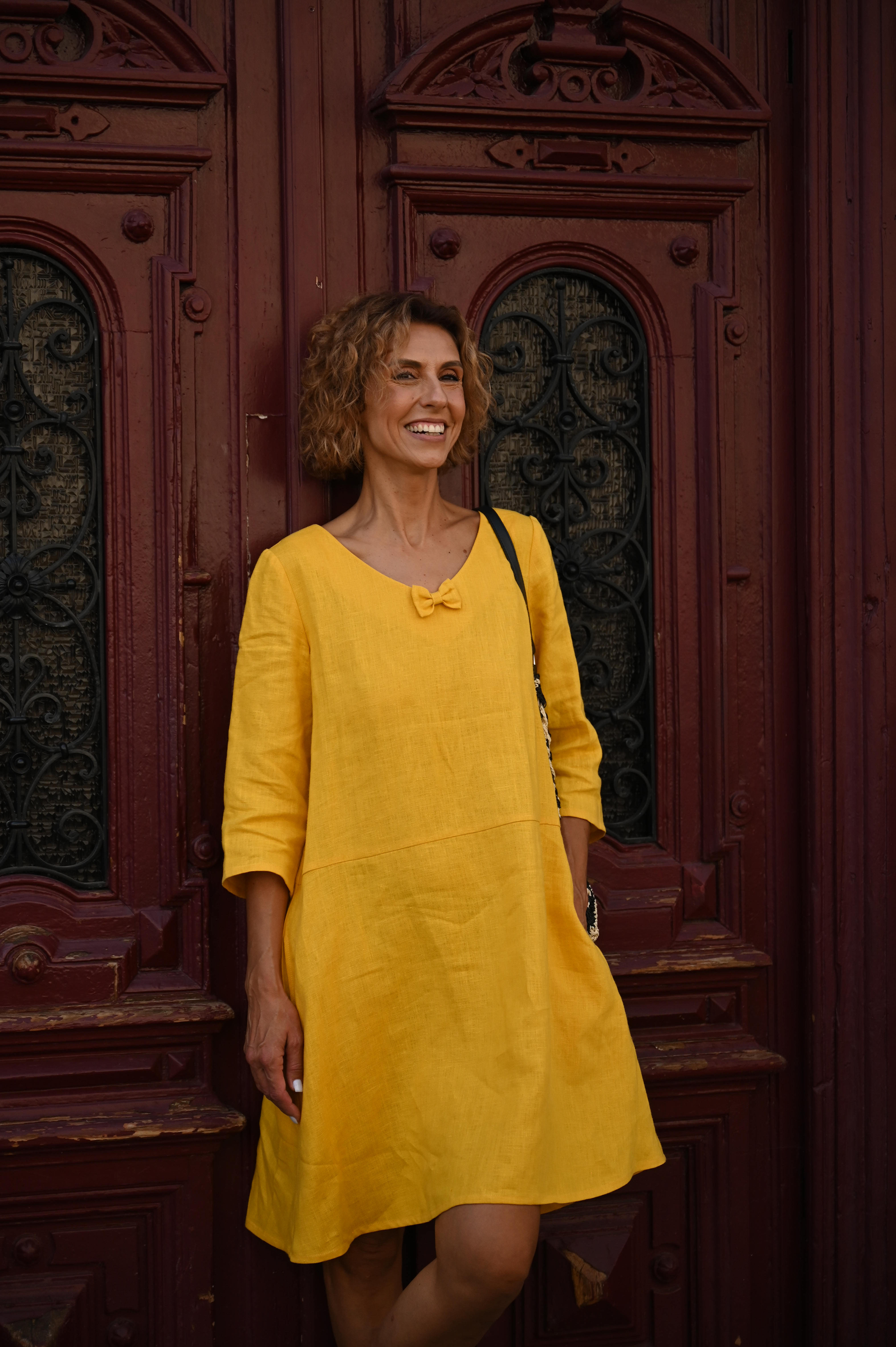 SUN — Stonewashed-Leinenkleid mit V-Ausschnitt