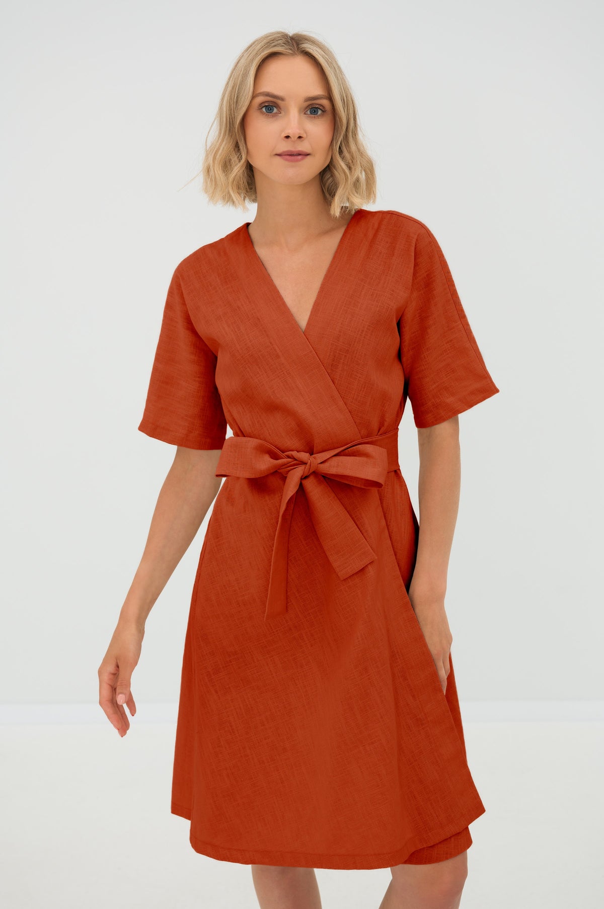 LeMuse CHLOE linen dress in orange – studio 3/4 view #Color_Orange