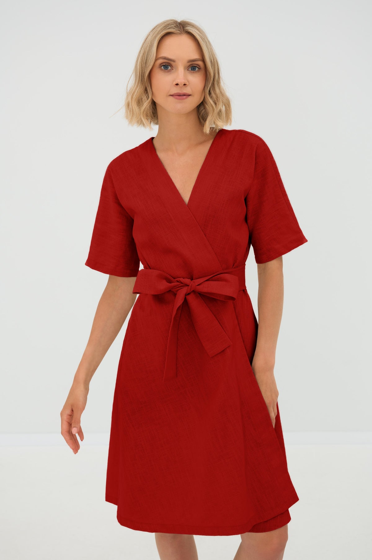 LeMuse CHLOE linen dress in red – studio 3/4 view #Color_Red