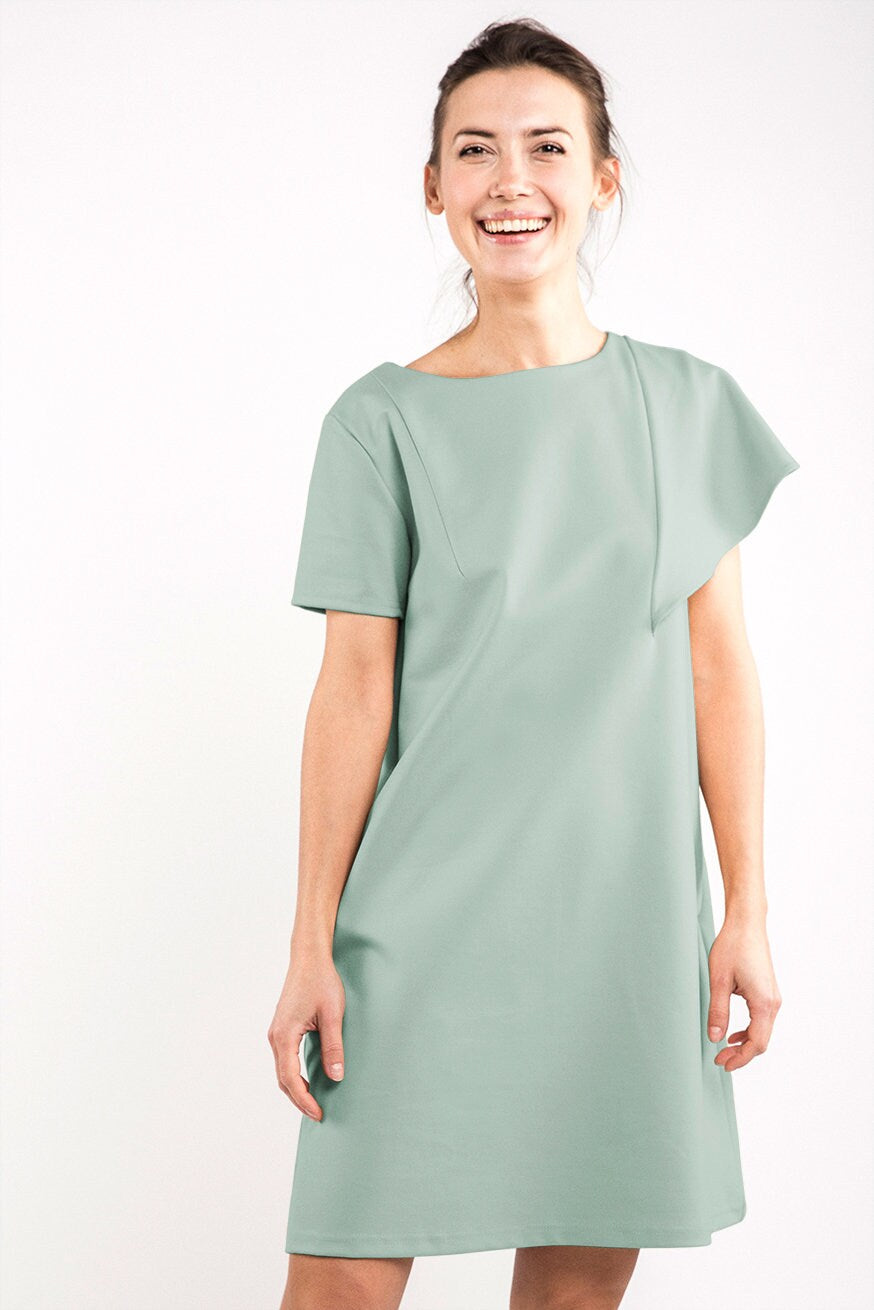 WING — Italienisches Punto-Milano-Strickkleid mit Flatterärmeln