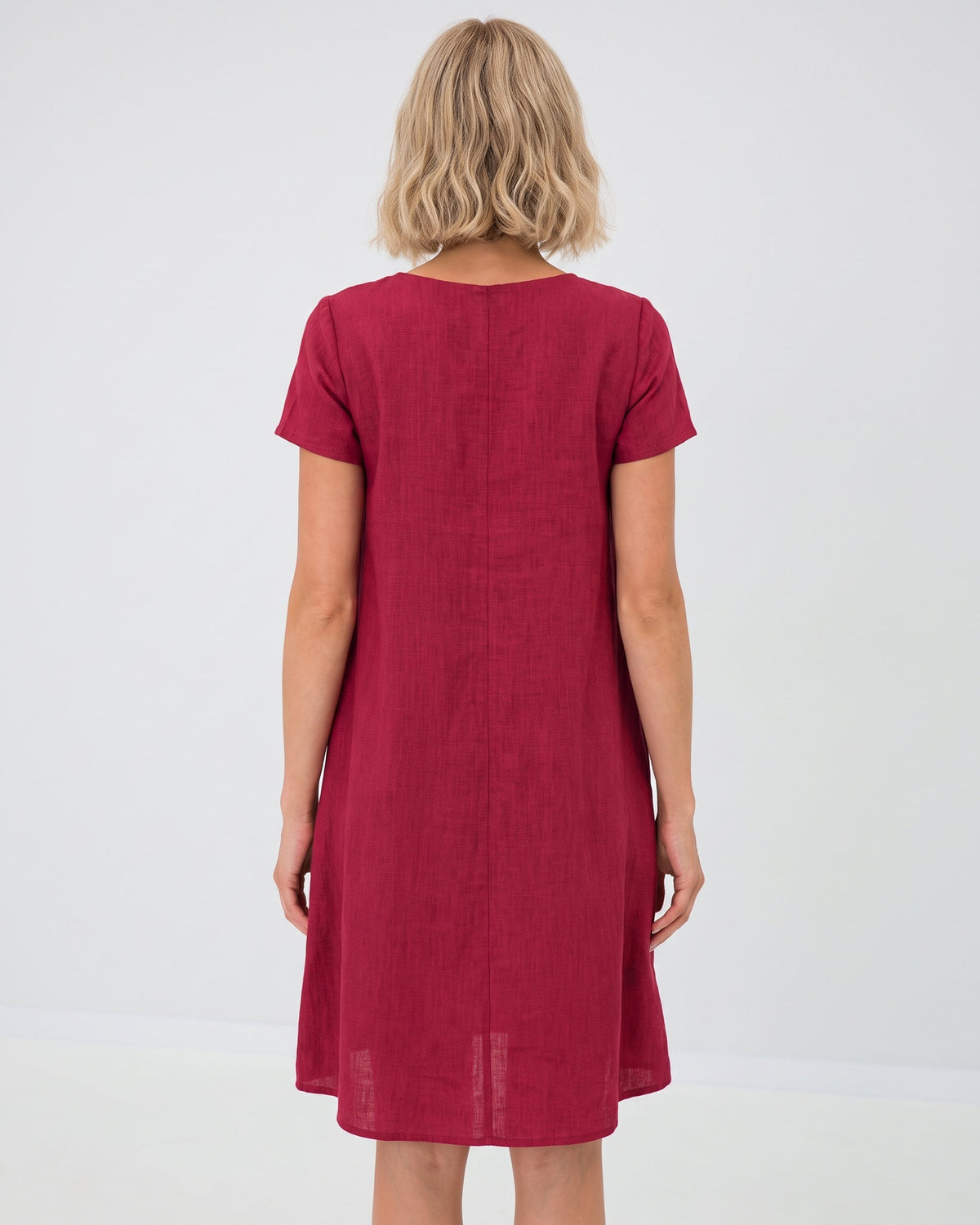 LeMuse SUMMER KISS linen dress in cerise – studio back view #Color_Cerise