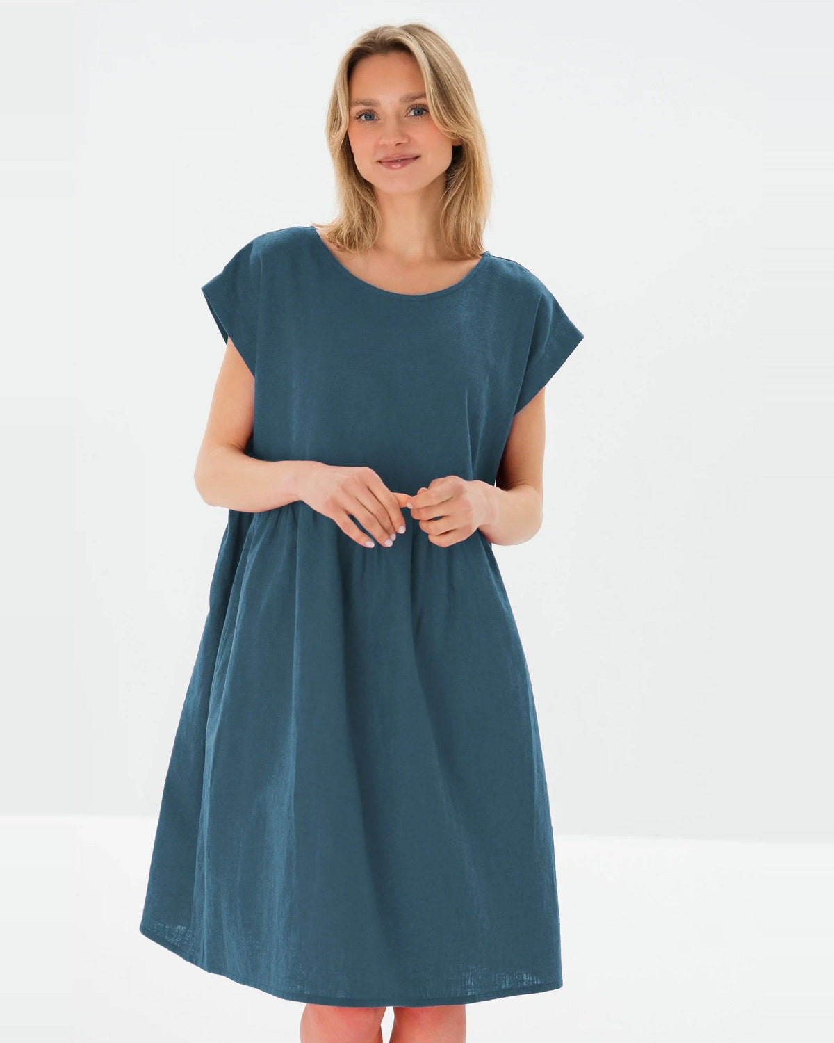 LeMuse LUNA linen dress in blue – front detail #Color_Blue