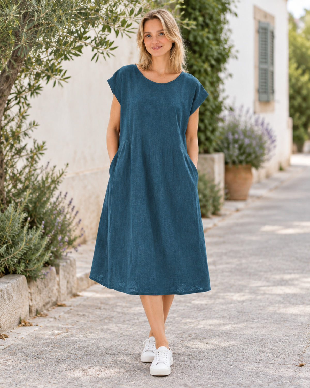 LeMuse LUNA linen dress in blue – lifestyle, walking outdoors #Color_Blue