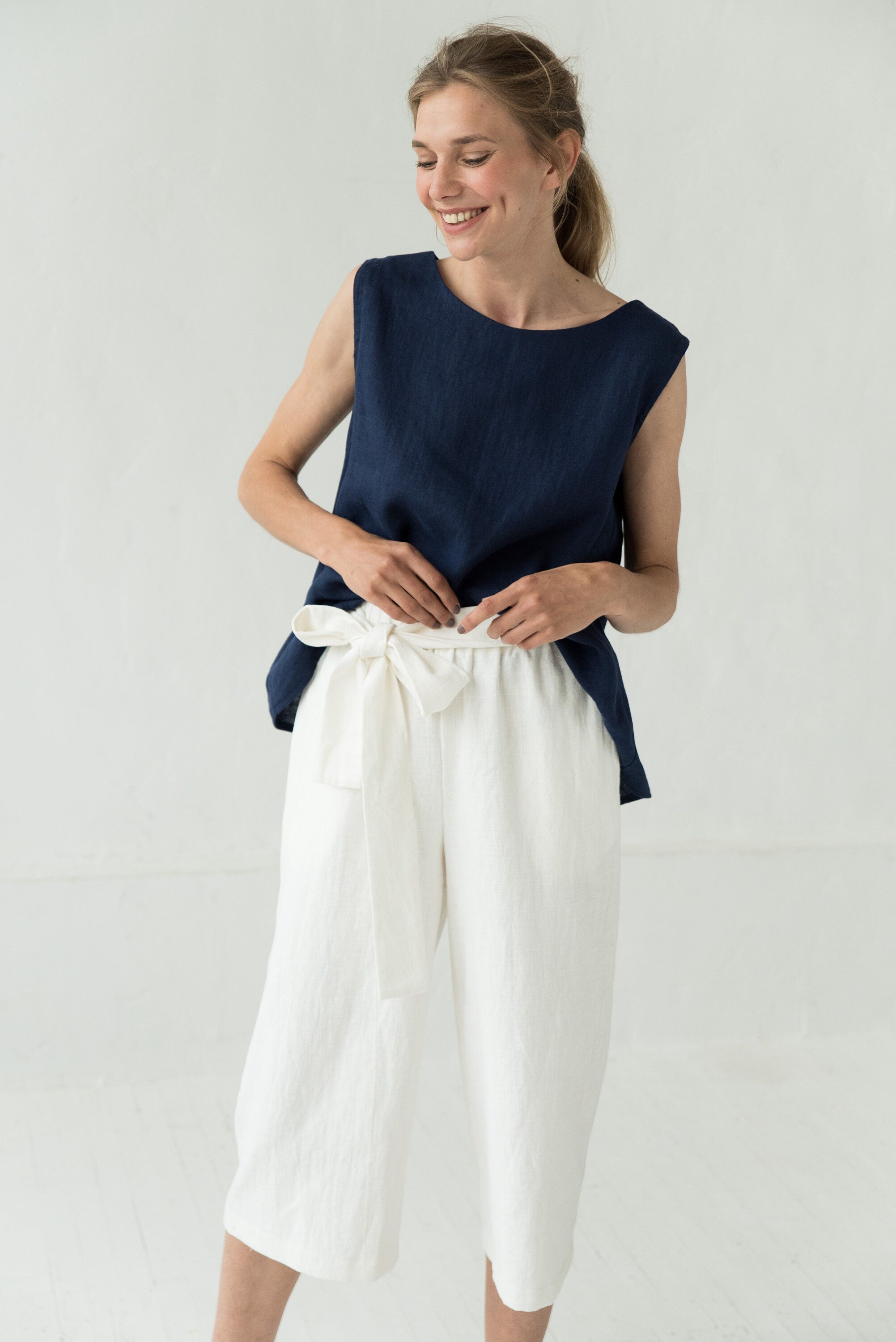 MIX & MATCH — Verkürzte Leinenhose mit weitem Bein