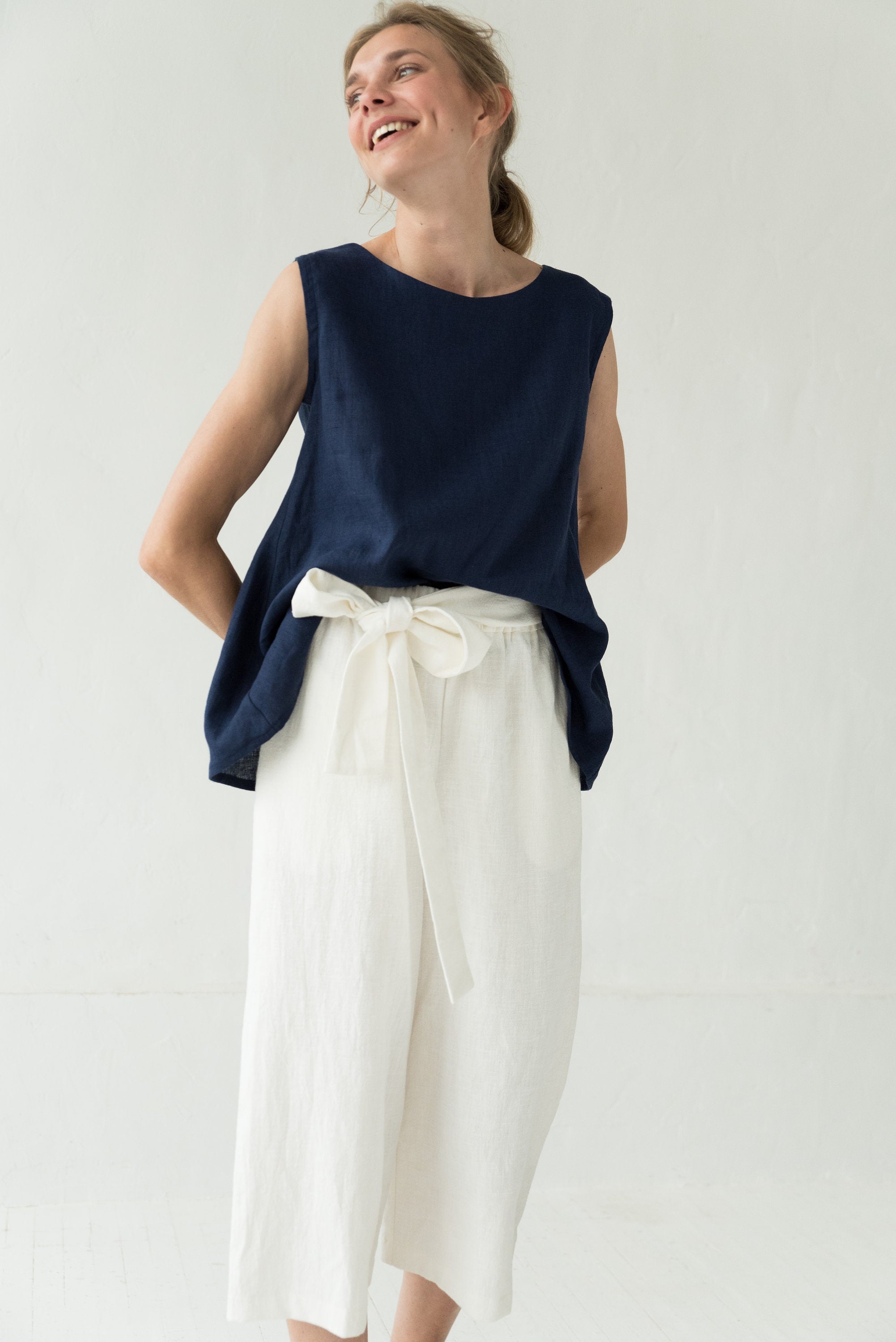 MIX & MATCH — Verkürzte Leinenhose mit weitem Bein