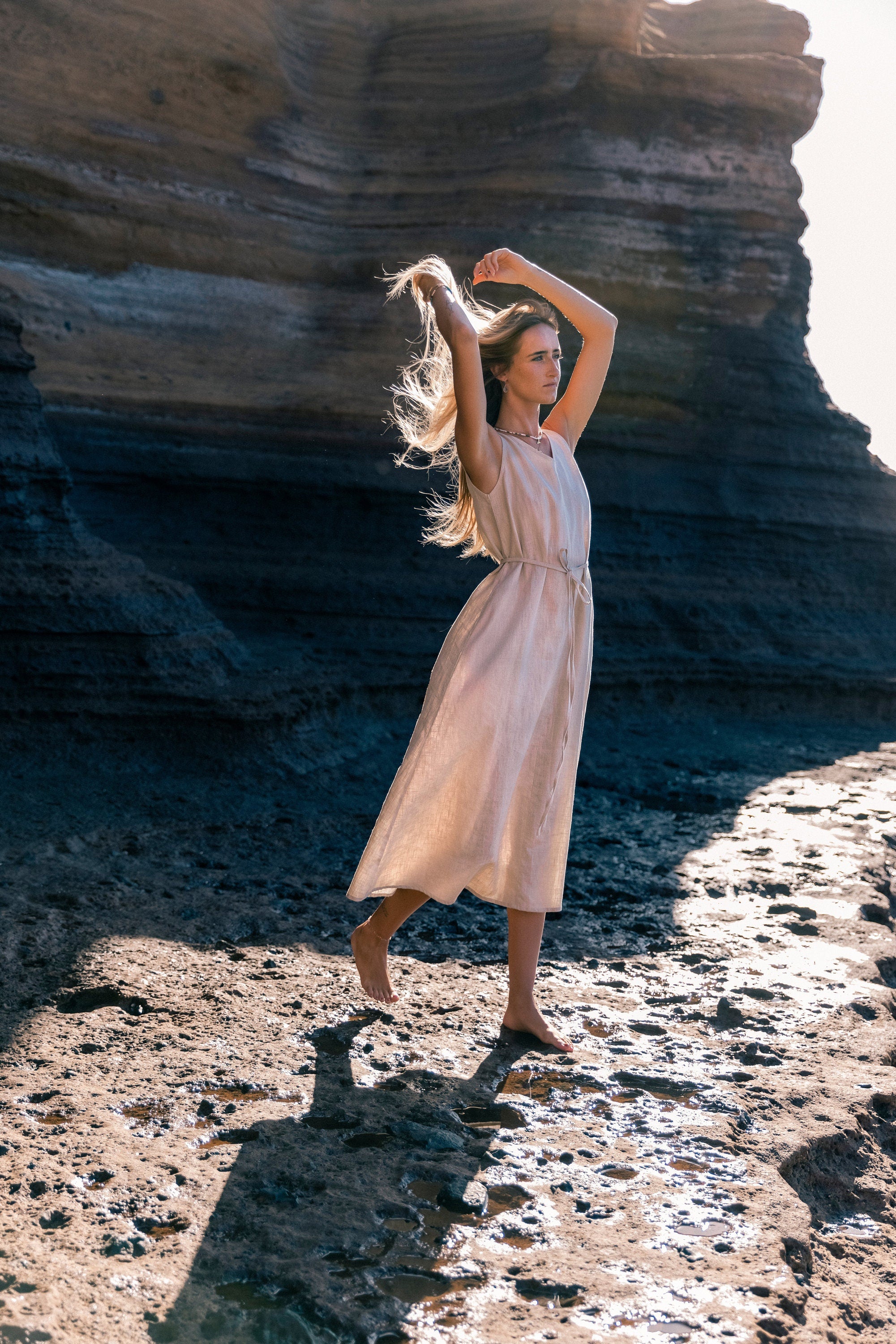 SUNSET — Sleeveless V-Neck Linen Midi Dress