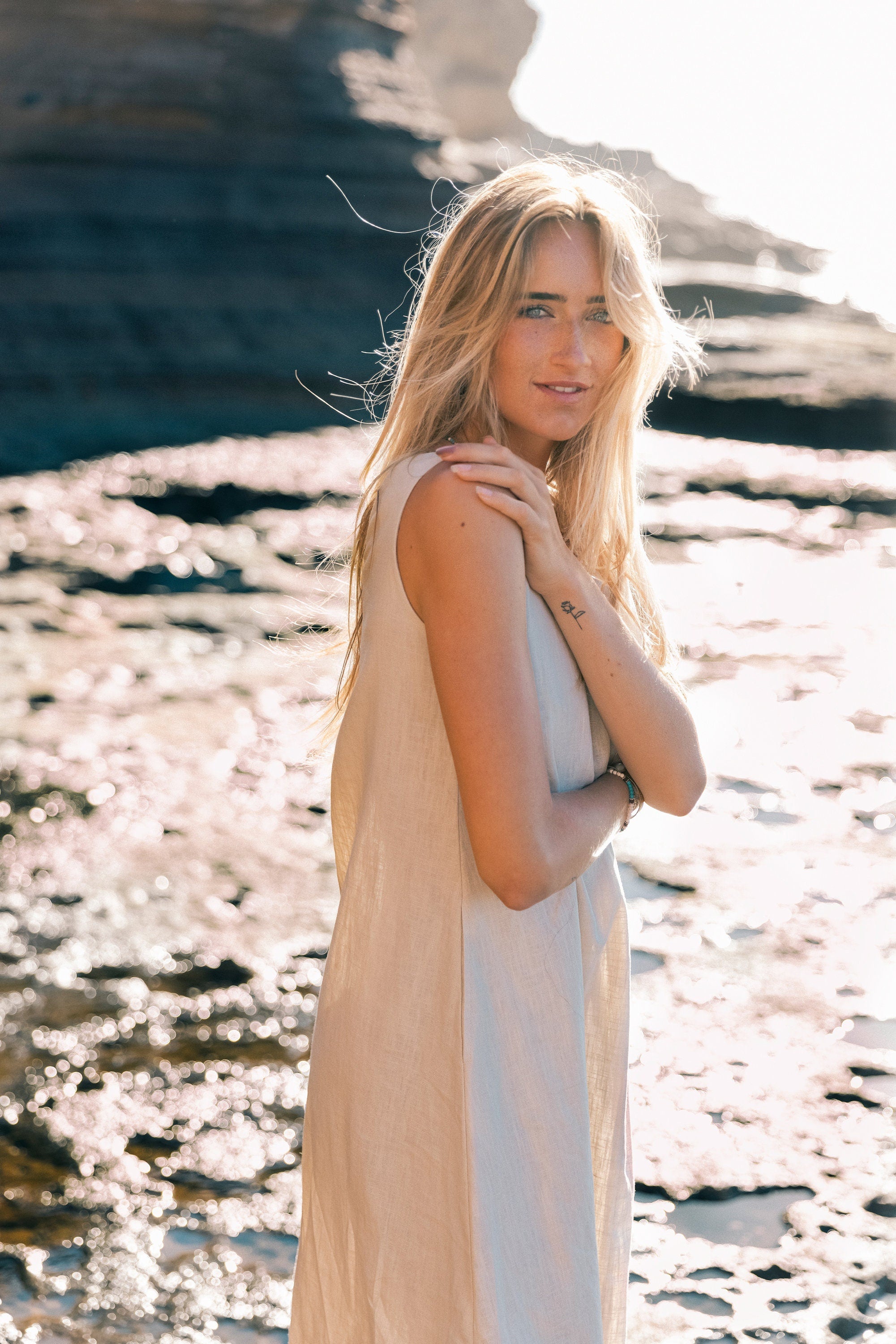 SUNSET — Sleeveless V-Neck Linen Midi Dress